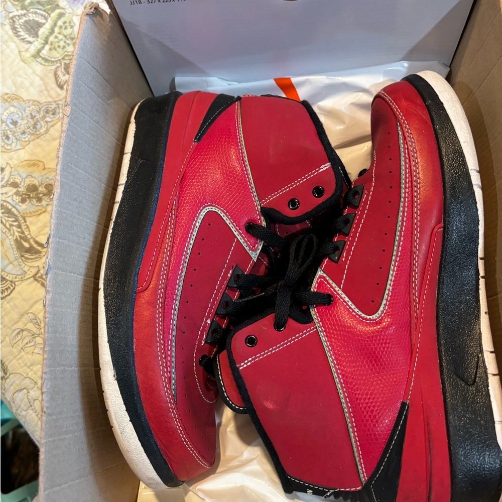 Boys Jordan retro 2s